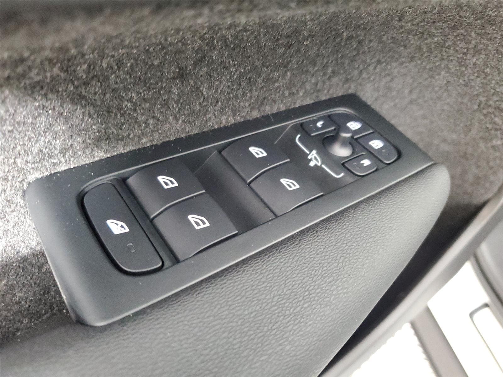 2026 Volvo XC40 Core - Photo 20