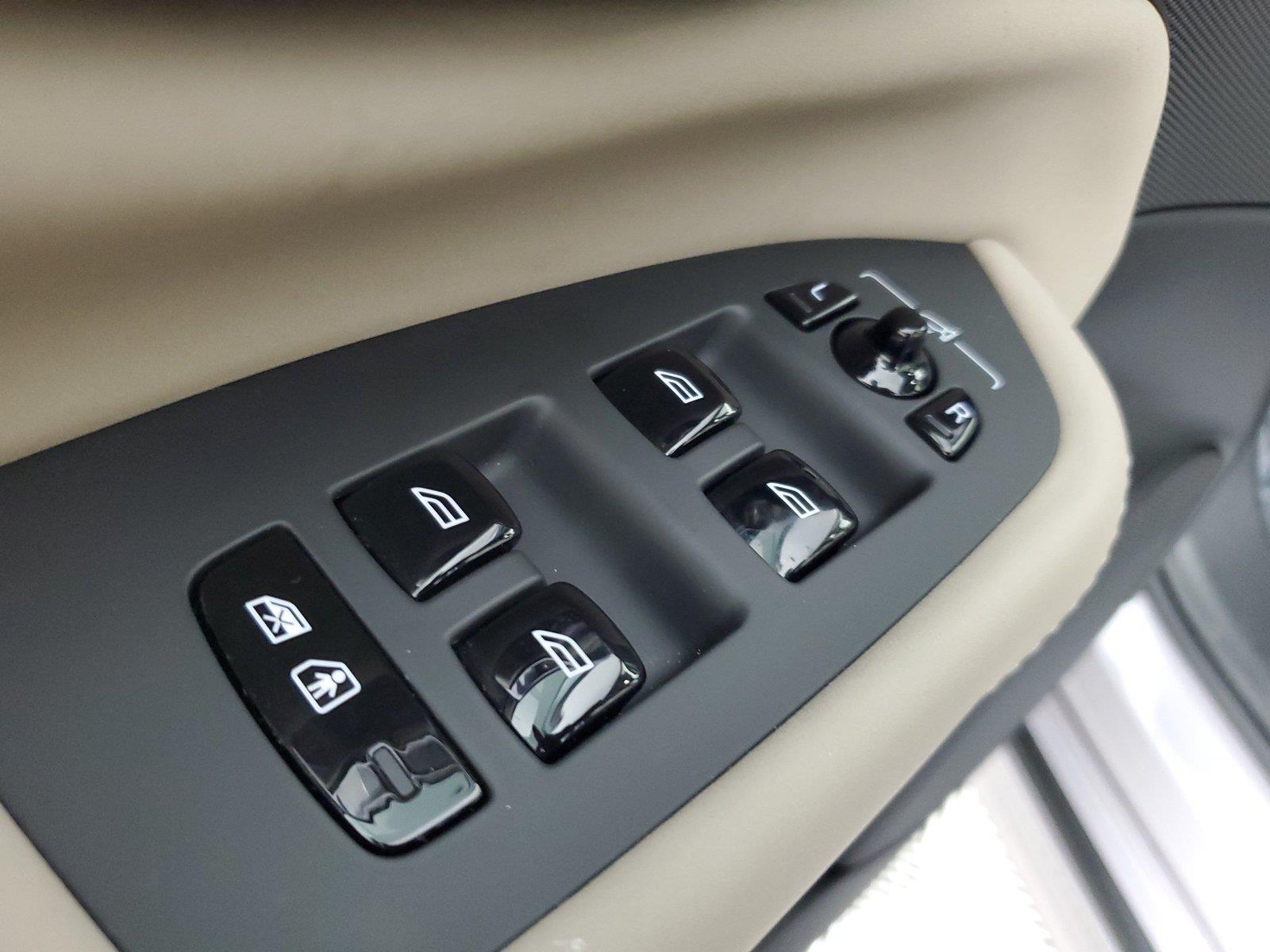 2026 Volvo XC90 Plus - Photo 20