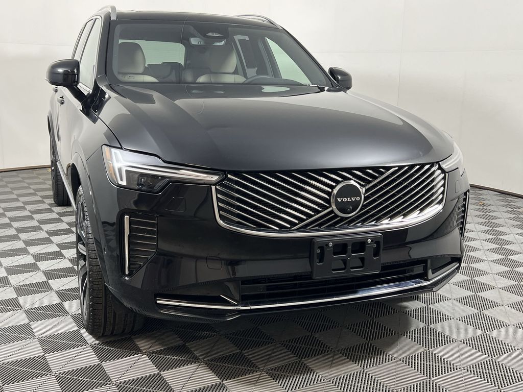 2025 Volvo XC90 Plus photo 3