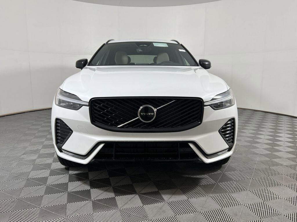 New 2026 Volvo XC60 B5 Core SUV