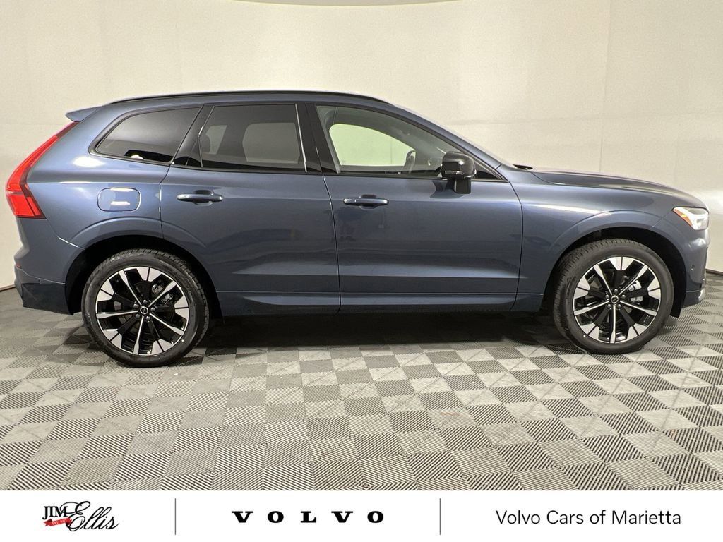 2026 Volvo XC60 Plus - Photo 9