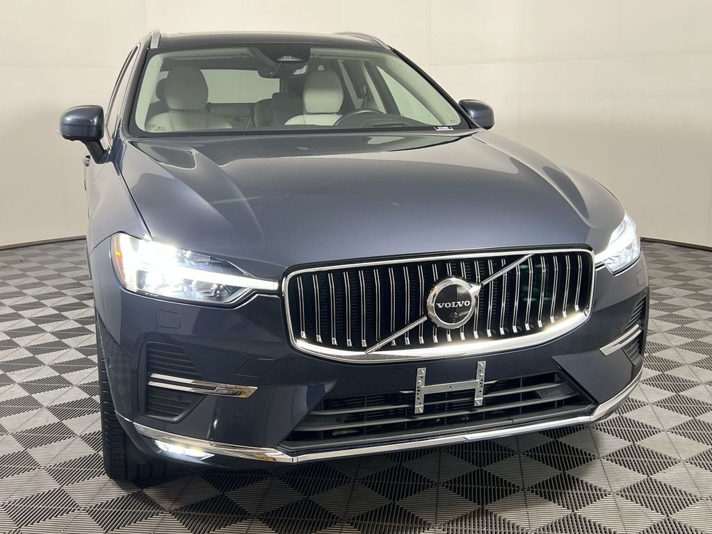 2023 Volvo XC60 B5 Ultimate photo 2