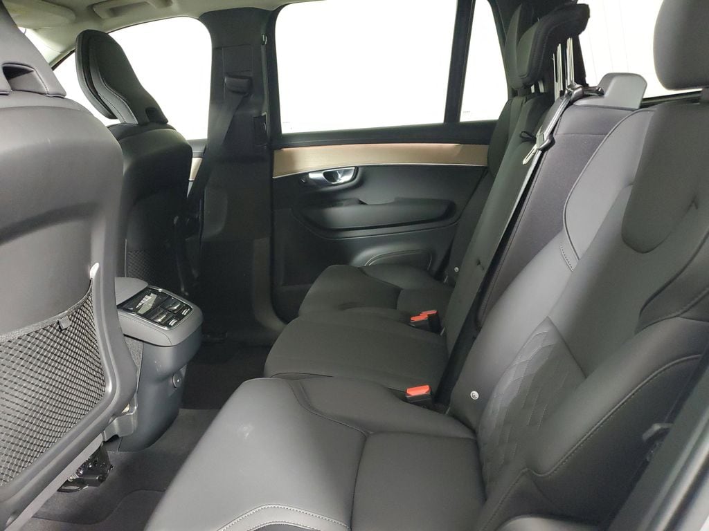 2025 Volvo XC90 Core - Photo 14