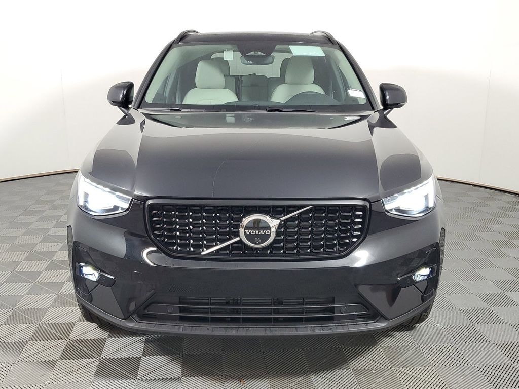 Certified 2025 Volvo XC40 B5 Plus Dark Theme SUV