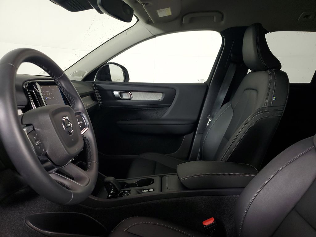 2026 Volvo XC40 Core - Photo 24
