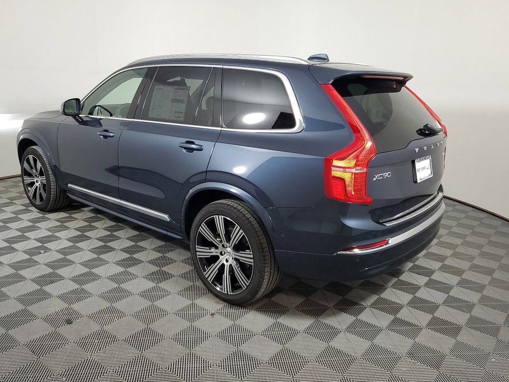 2025 Volvo XC90 Plus photo 4