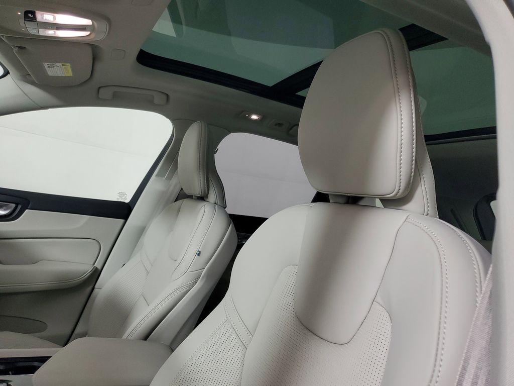 2026 Volvo XC60 Ultra - Photo 23
