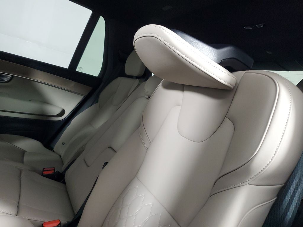 2026 Volvo XC90 Plus - Photo 13