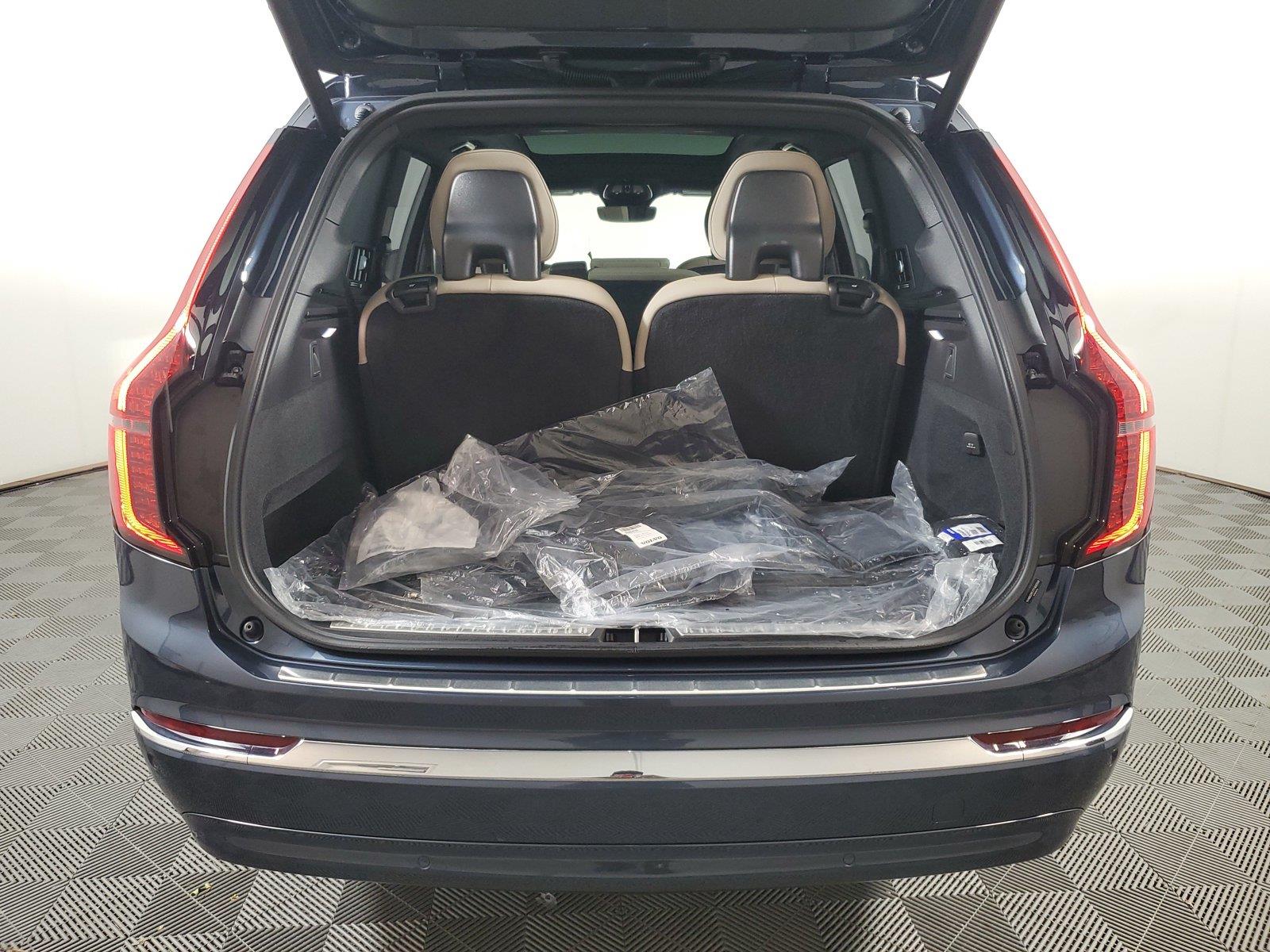 2026 Volvo XC90 Plus - Photo 9