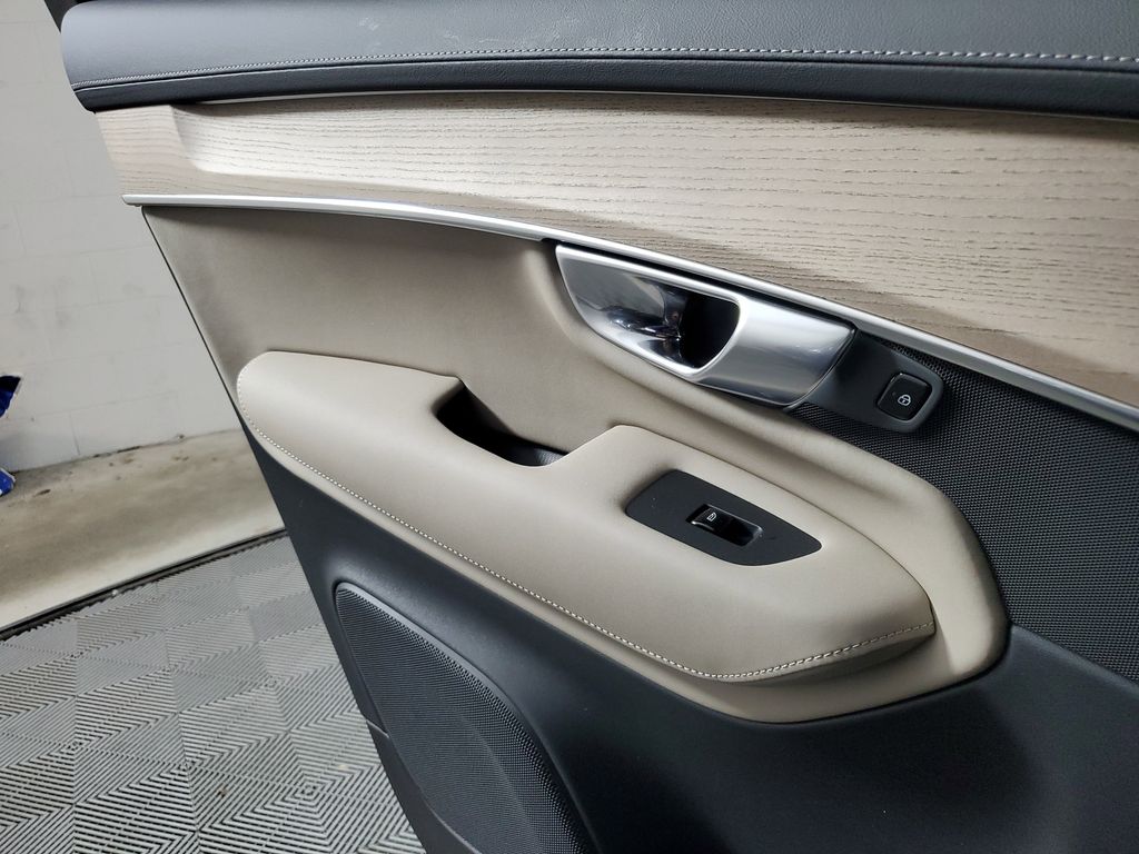 2026 Volvo XC90 Plus - Photo 19