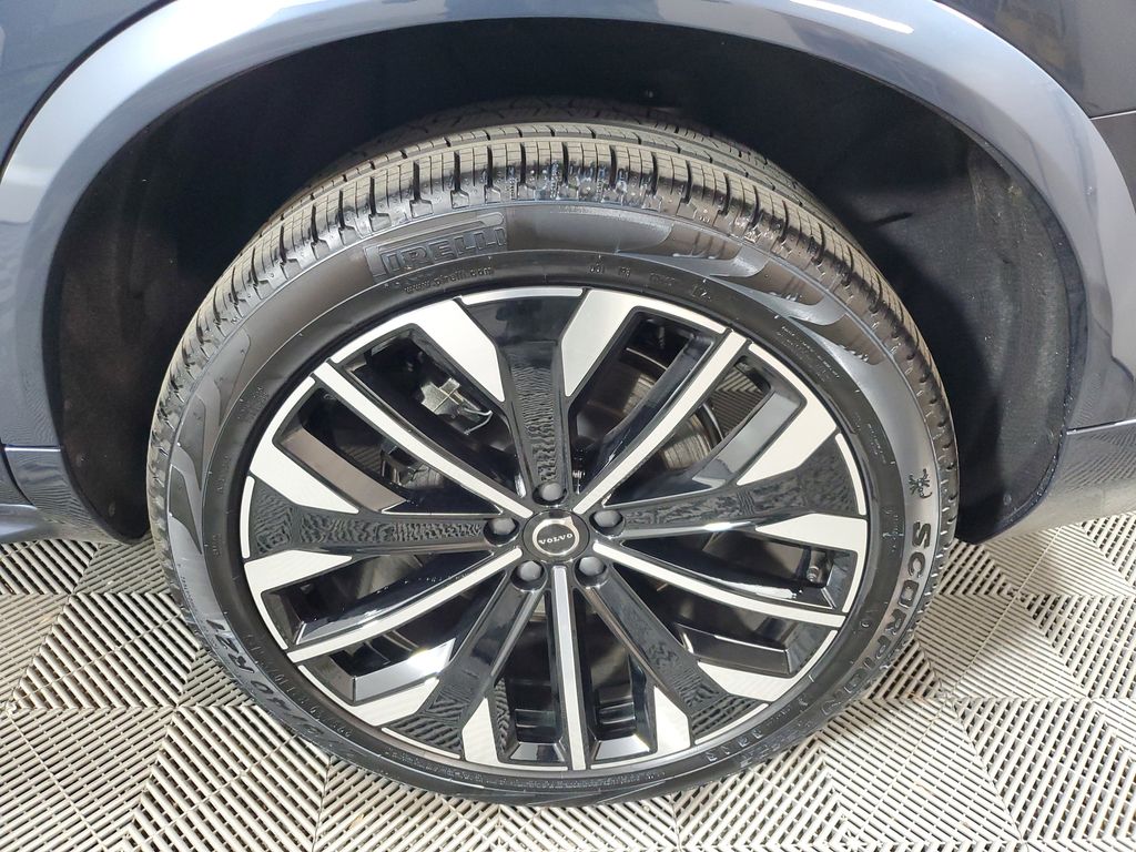 2026 Volvo XC90 Plus - Photo 11