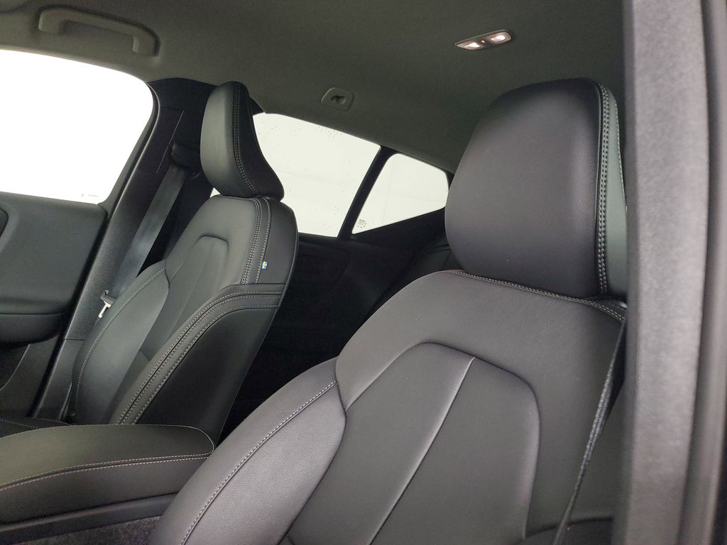 2026 Volvo XC40 Core - Photo 25