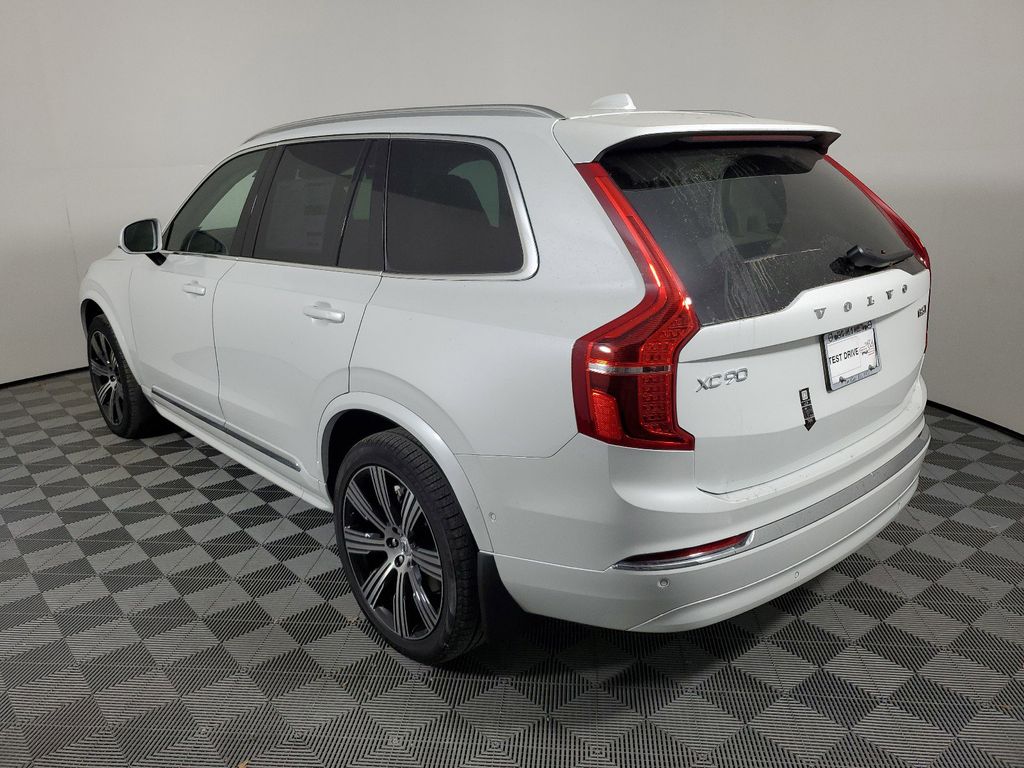 2025 Volvo XC90 Plus photo 4