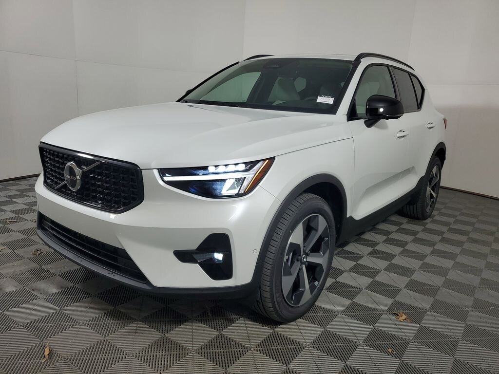 New 2026 Volvo XC40 B5 Plus SUV