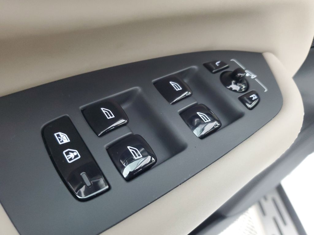 2025 Volvo XC90 Core - Photo 22