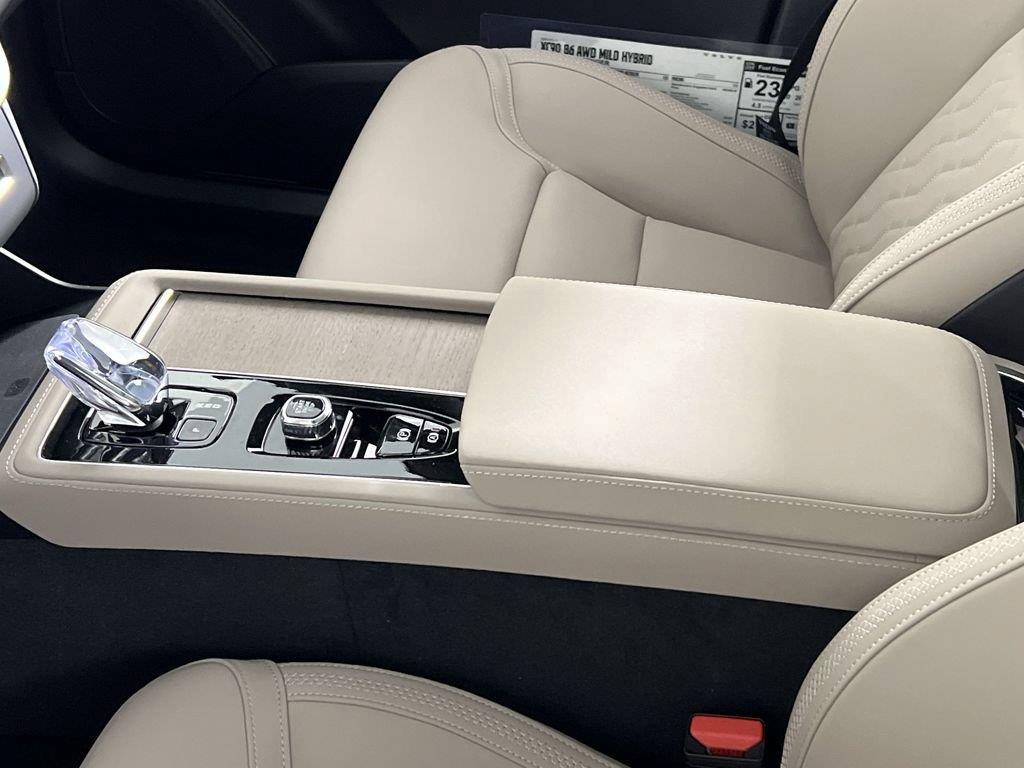 2026 Volvo XC90 Plus - Photo 21