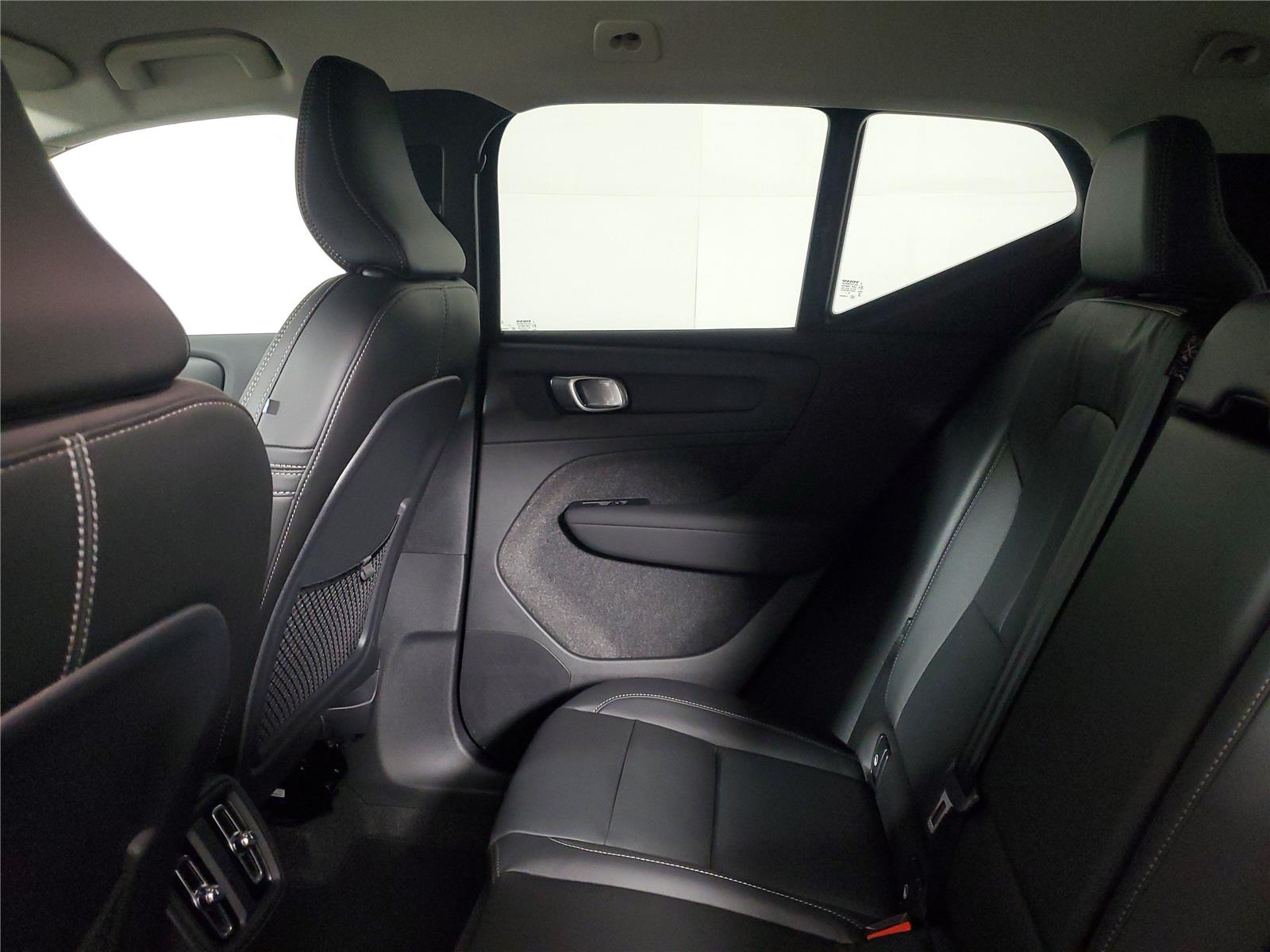 2026 Volvo XC40 Core - Photo 12