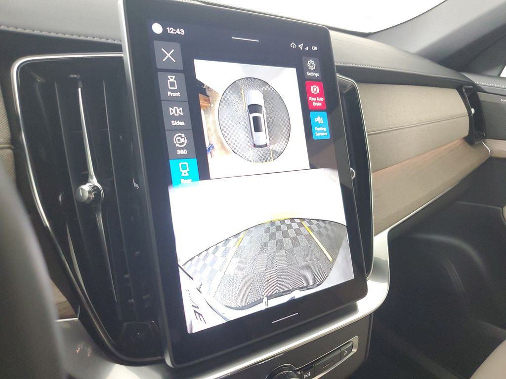 2026 Volvo XC90 Plus - Photo 31