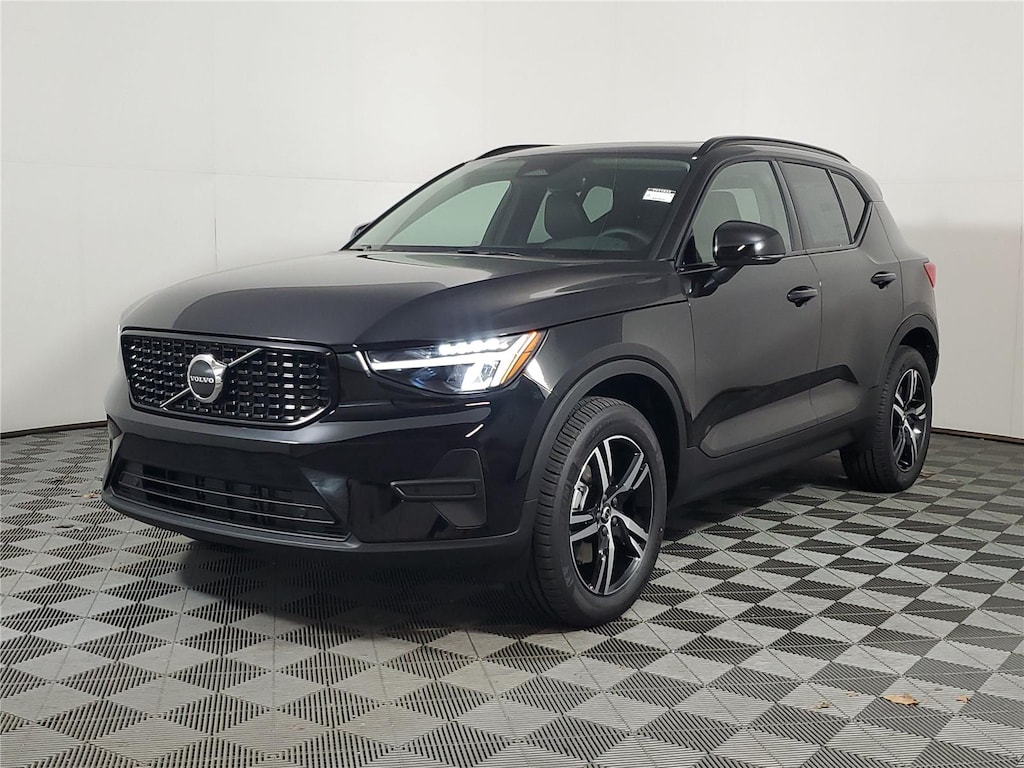 New 2026 Volvo XC40 B4 Core SUV