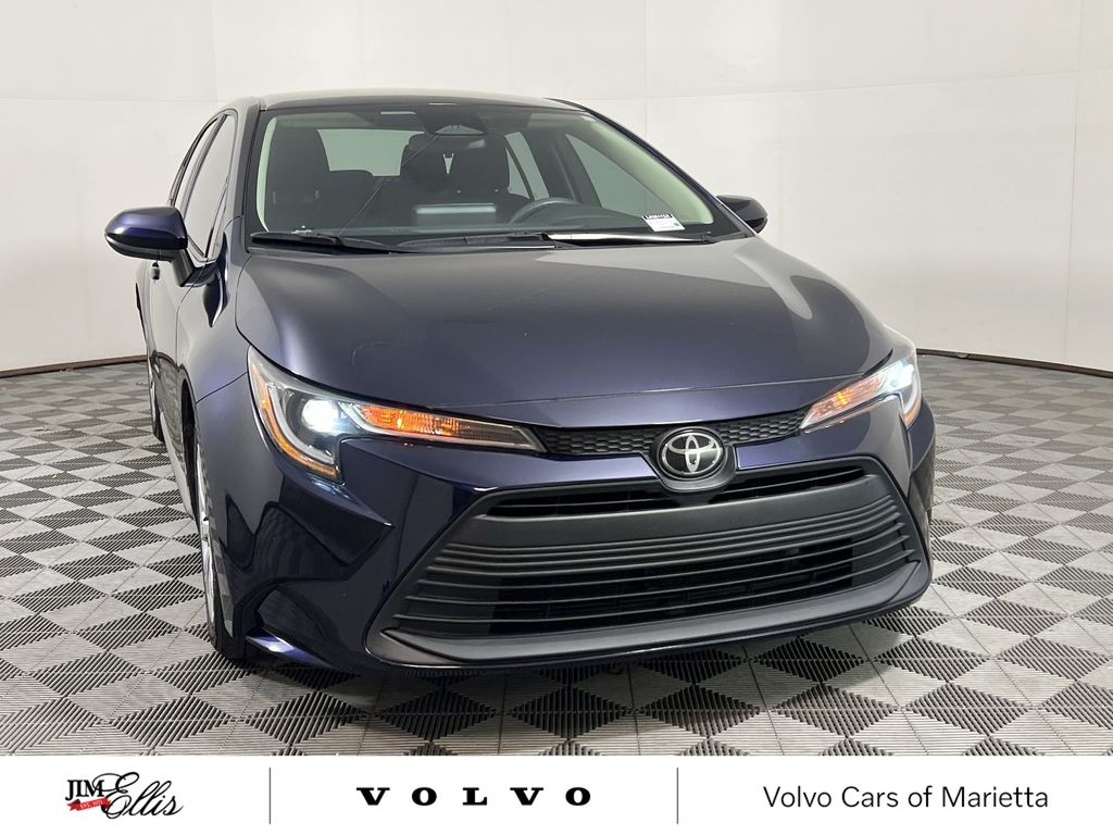 2023 Toyota Corolla LE photo 3