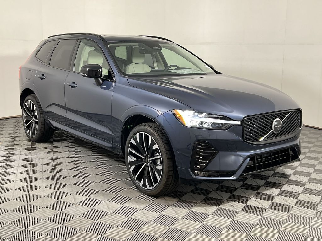 2026 Volvo XC60 B5 photo 2