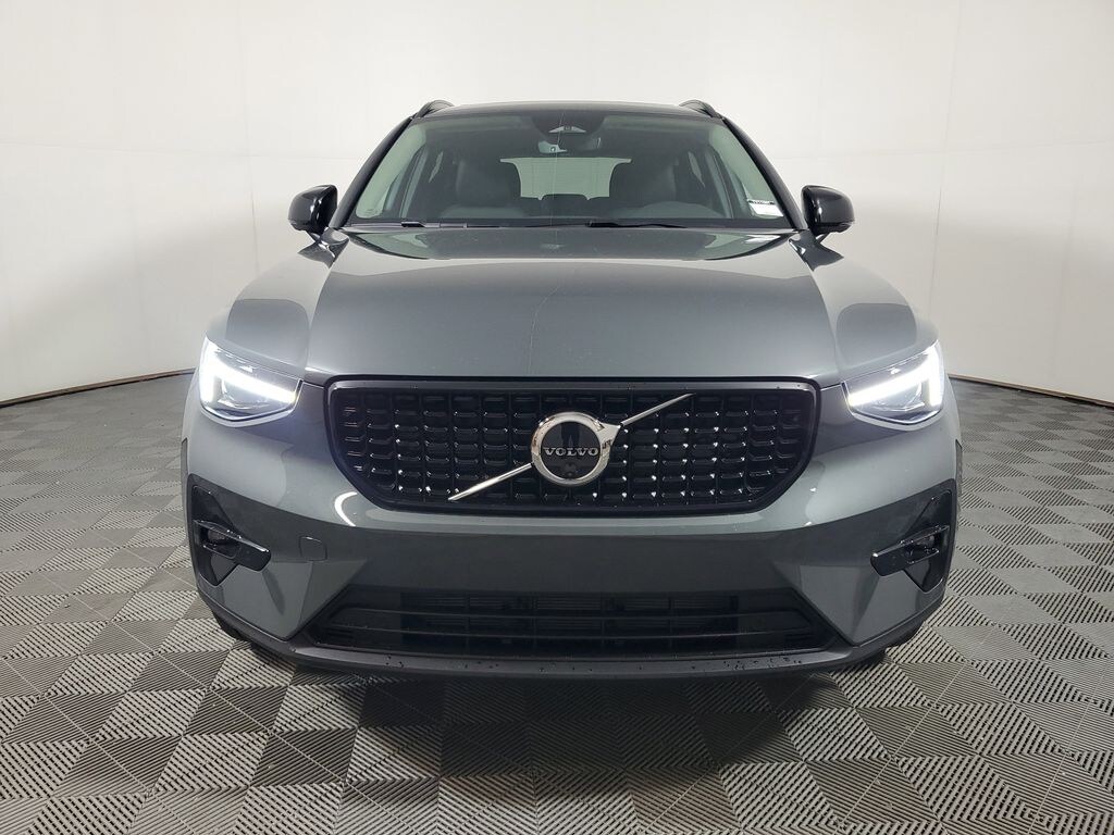 New 2026 Volvo XC40 B5 Plus SUV