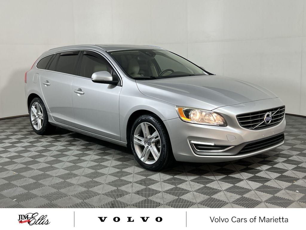 2015 Volvo V60 T5 Drive-E Platinum photo 2
