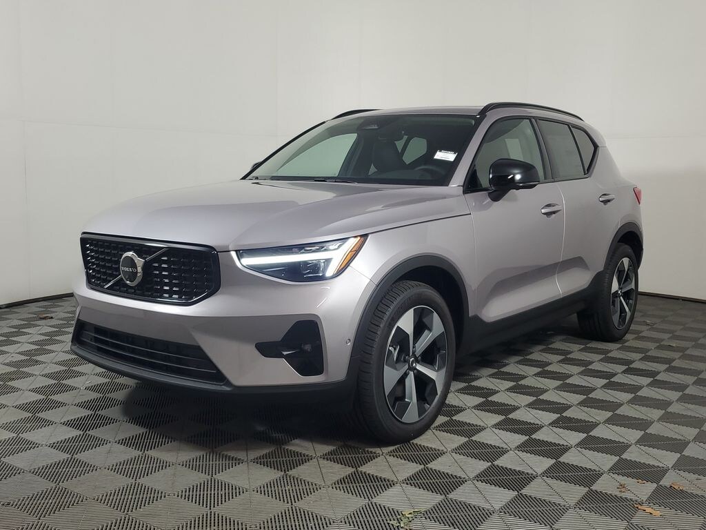 New 2026 Volvo XC40 B5 Plus SUV