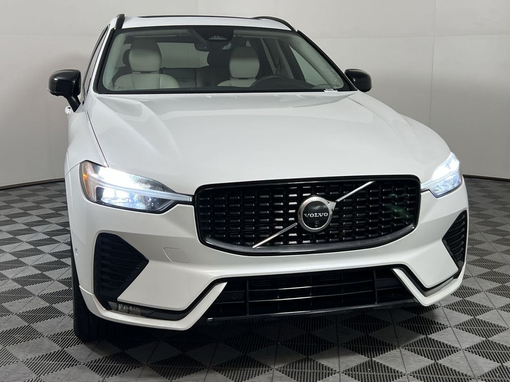2024 Volvo XC60 B5 Plus photo 3