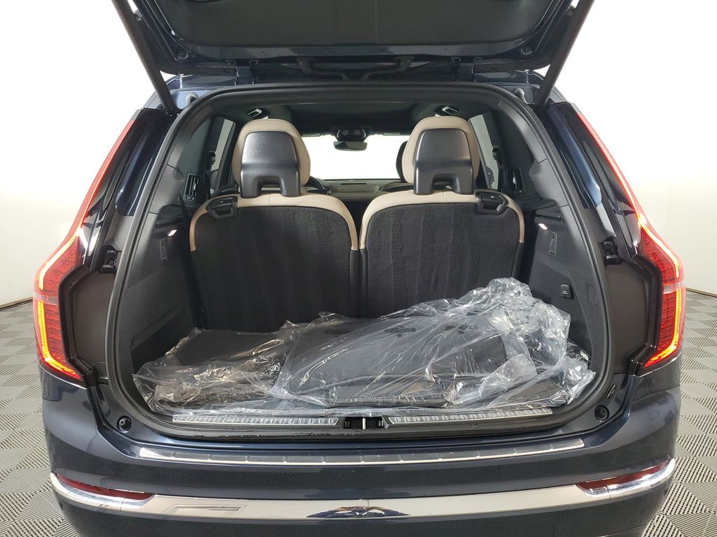 2026 Volvo XC90 Plus - Photo 9