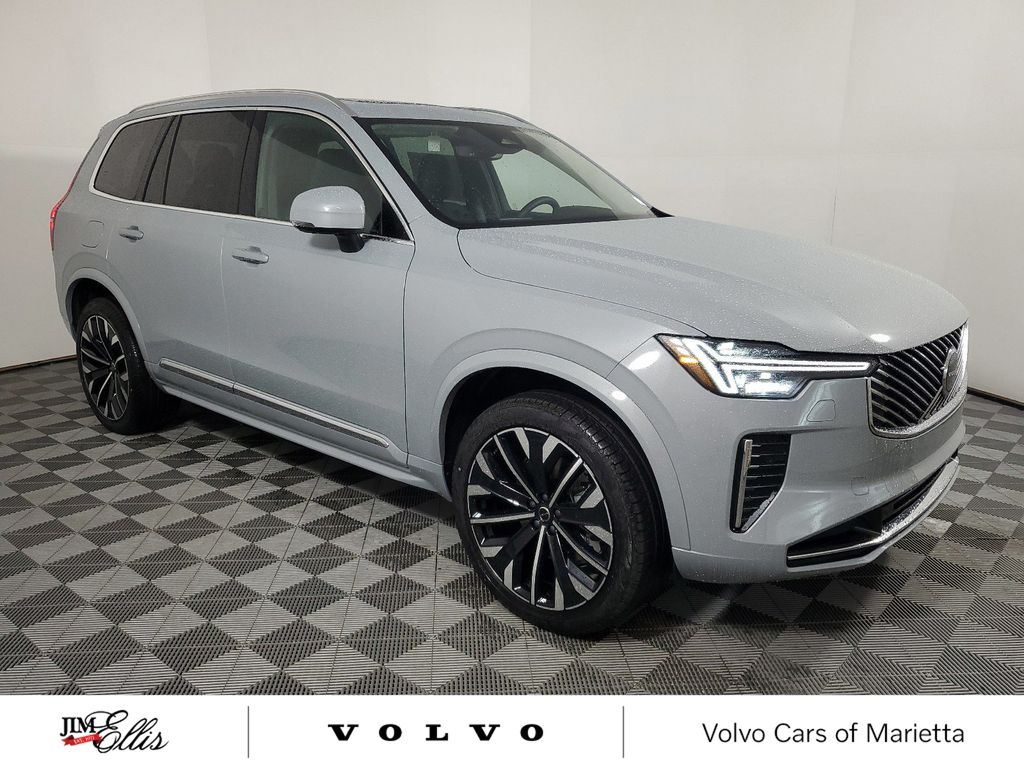 2025 Volvo XC90 Core's photo