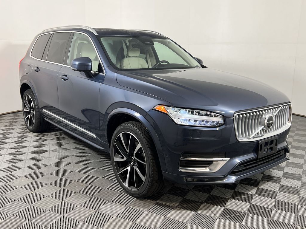 2024 Volvo XC90 Plus photo 2