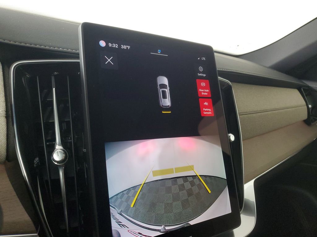 2025 Volvo XC90 Core - Photo 31