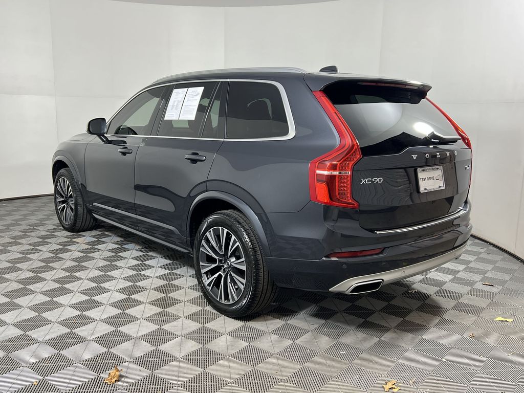 2021 Volvo XC90 T6 Momentum photo 3