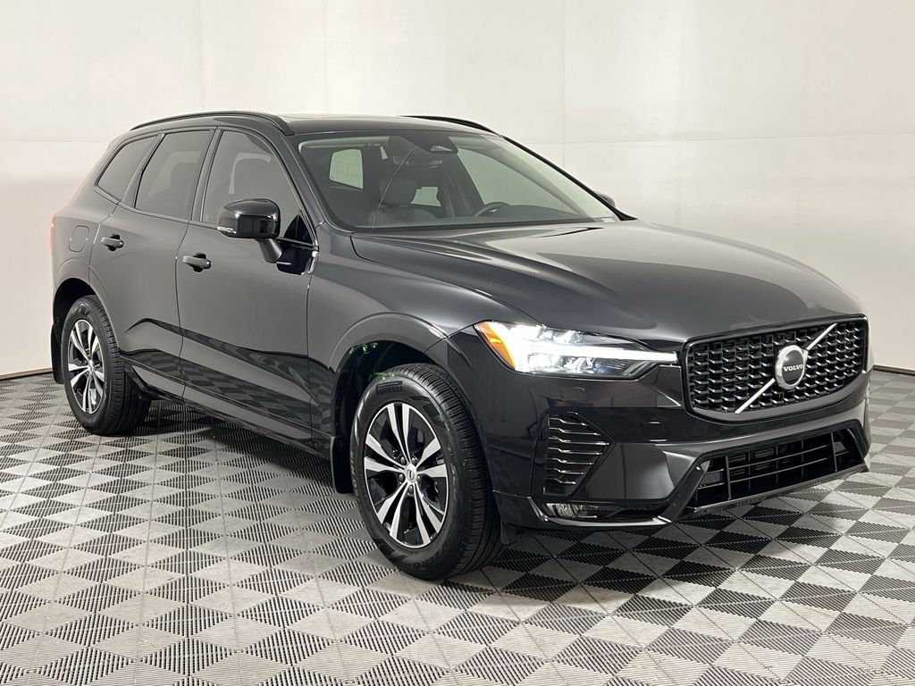 2025 Volvo XC60 B5 Core photo 2