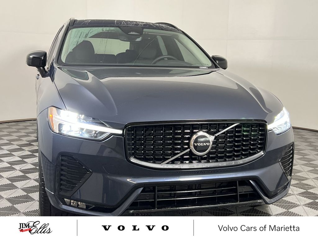 2025 Volvo XC60 B5 Core photo 3
