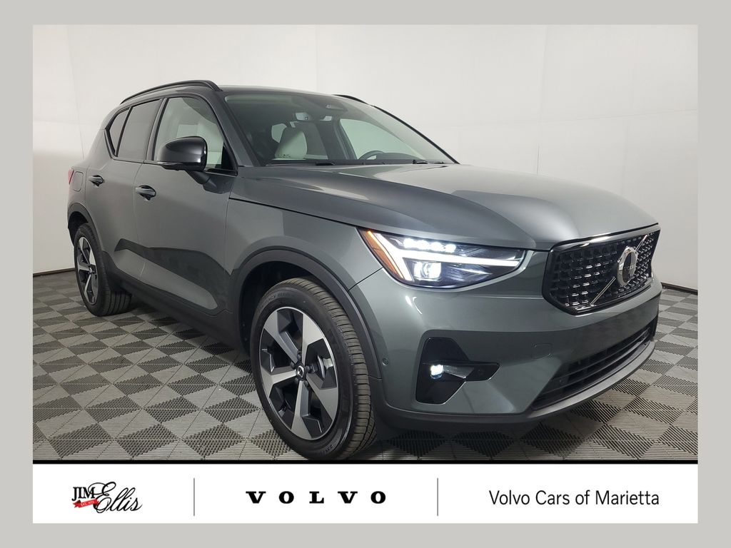 2026 Volvo XC40 B5 Plus Dark AWD's photo