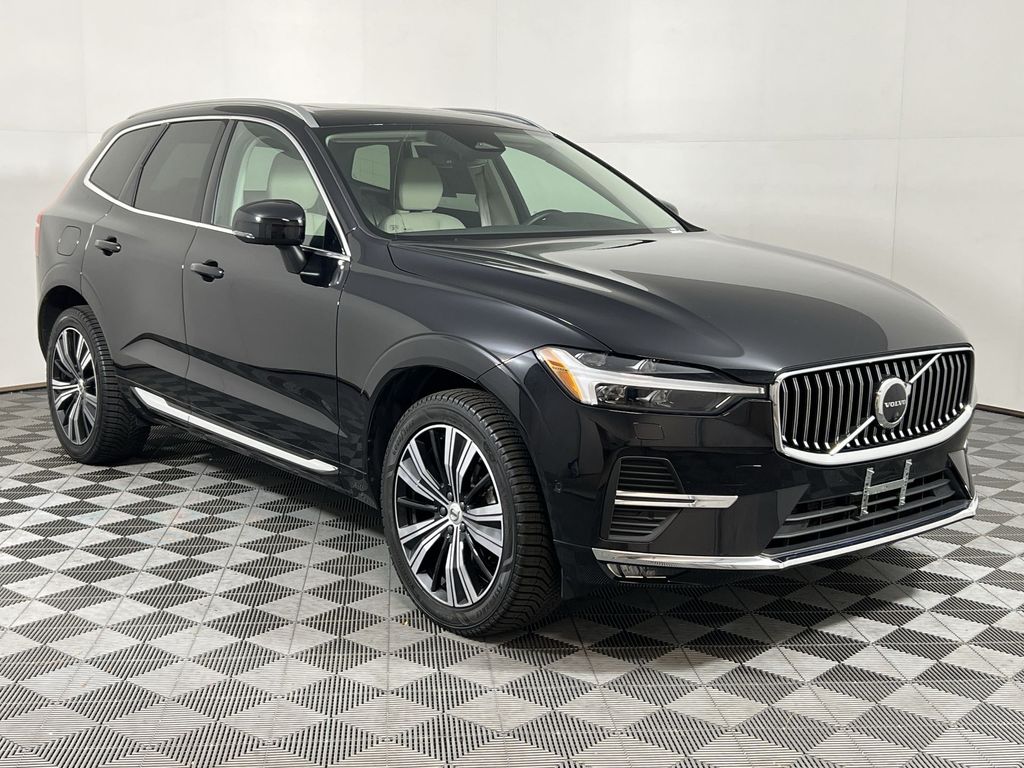 2023 Volvo XC60 B5 Plus photo 2