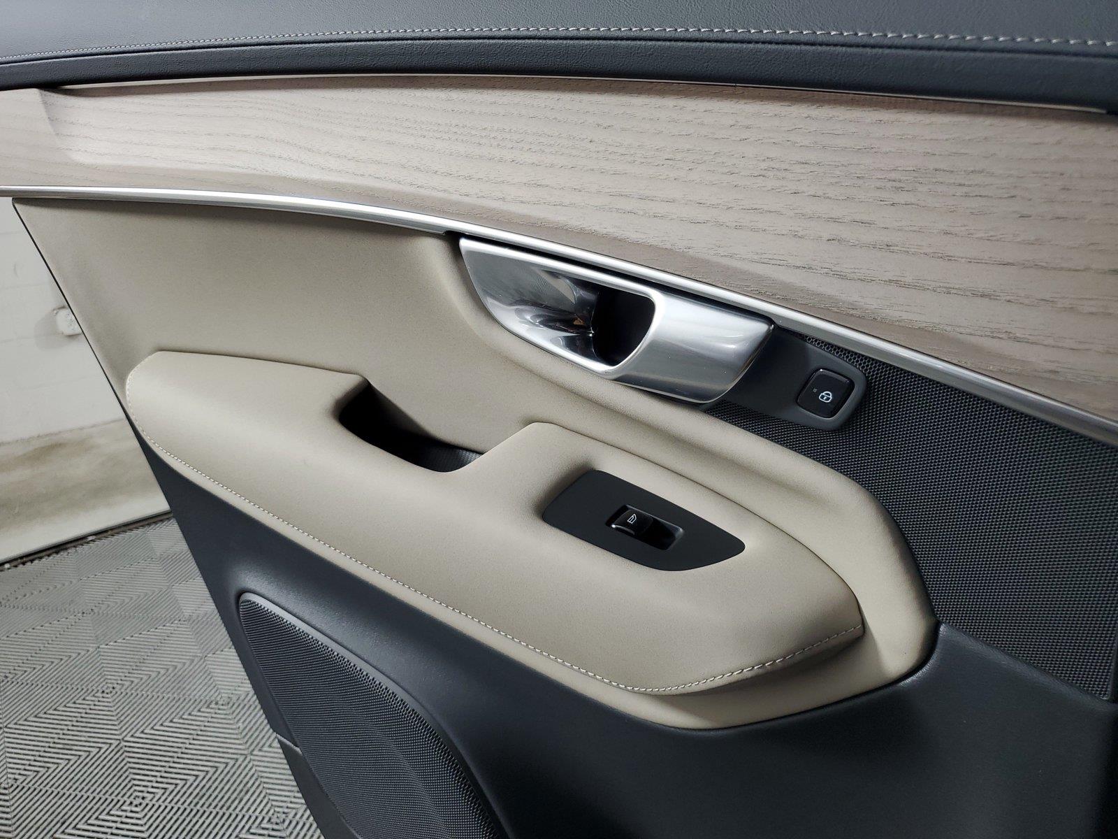 2026 Volvo XC90 Plus - Photo 18
