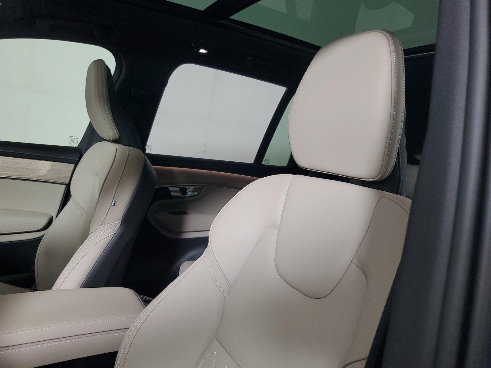 2026 Volvo XC90 Plus - Photo 23