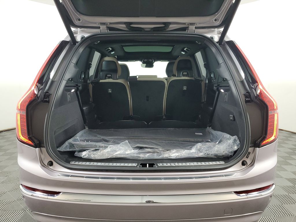 2026 Volvo XC90 Plus - Photo 9