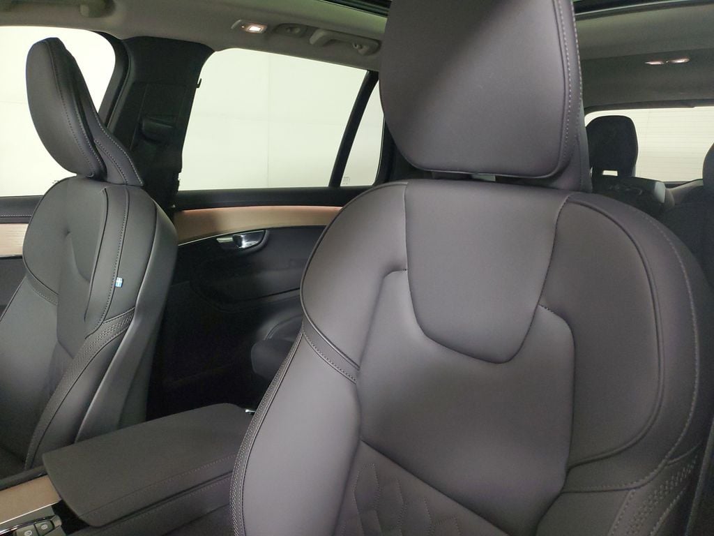 2025 Volvo XC90 Core - Photo 27