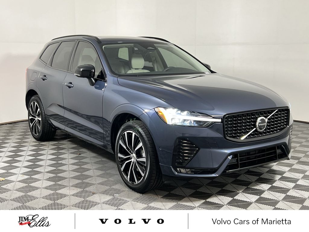 2025 Volvo XC60 B5 Plus photo 2