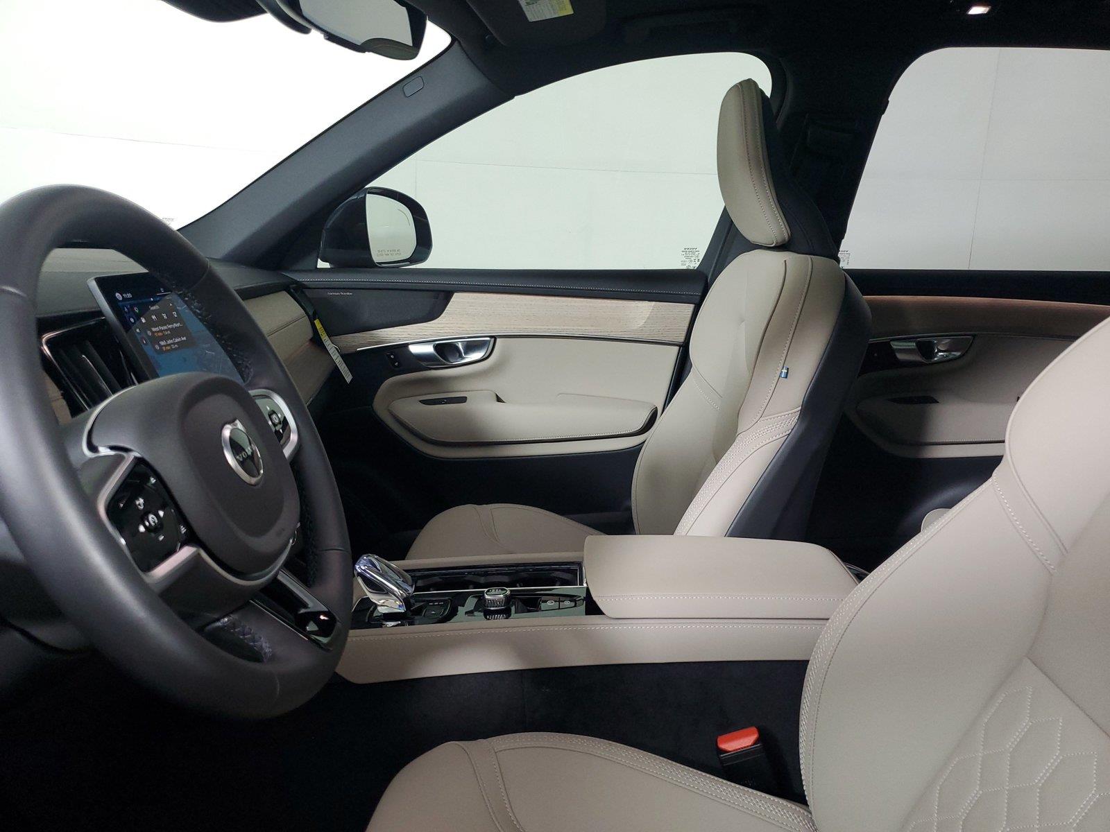 2026 Volvo XC90 Plus - Photo 22