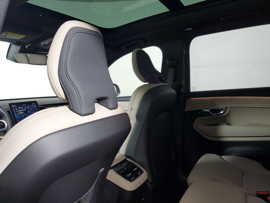 2026 Volvo XC90 Plus - Photo 14