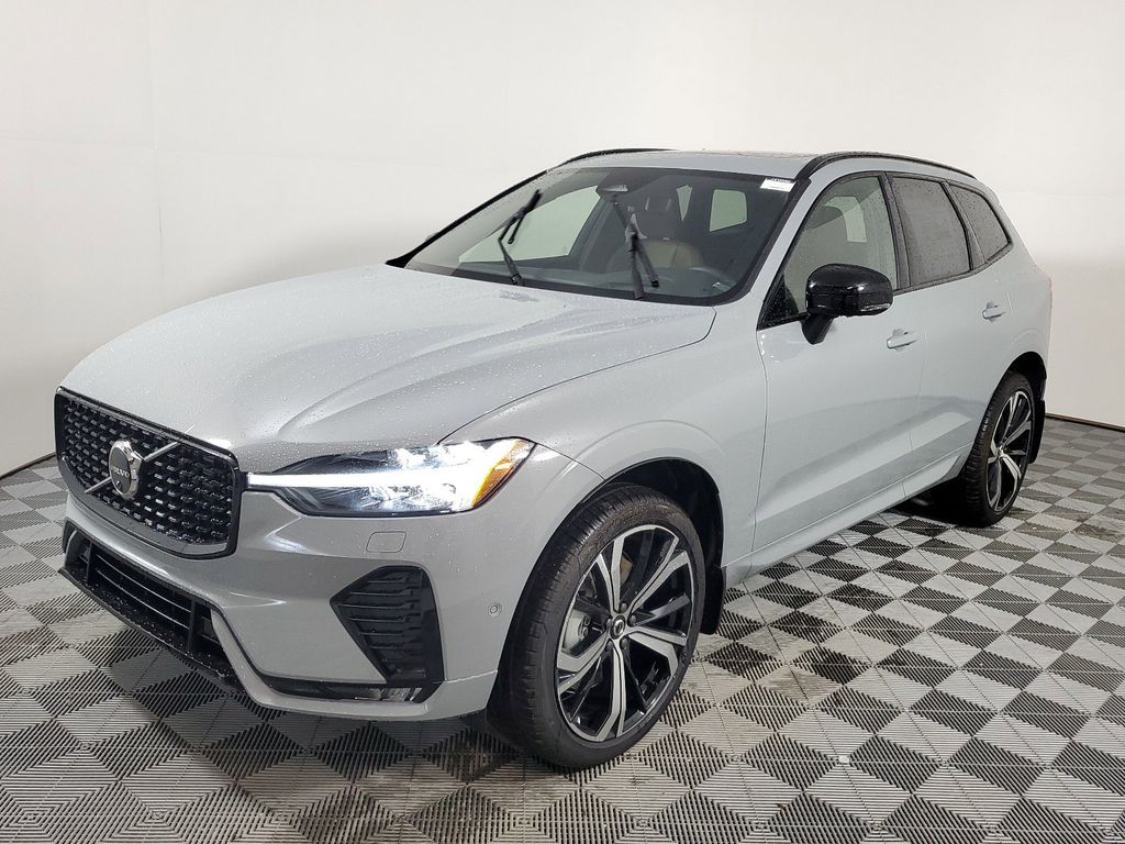 2025 Volvo XC60 B5 photo 3