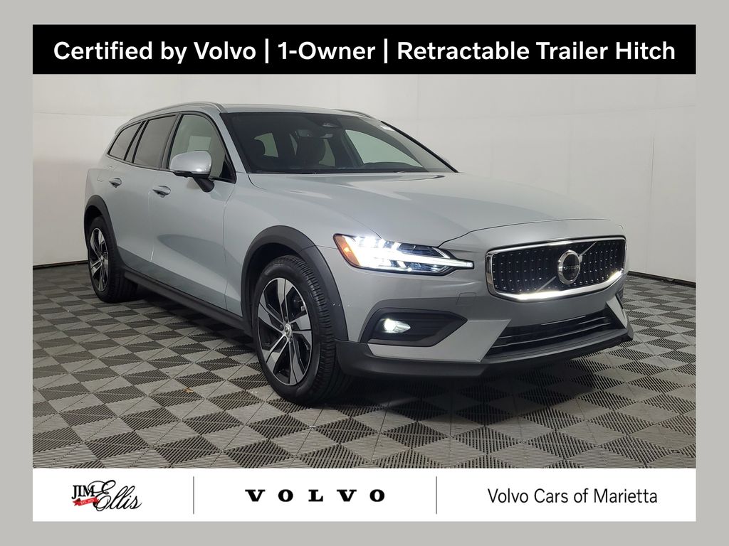 2025 Volvo V60 Cross Country B5 Plus AWD's photo