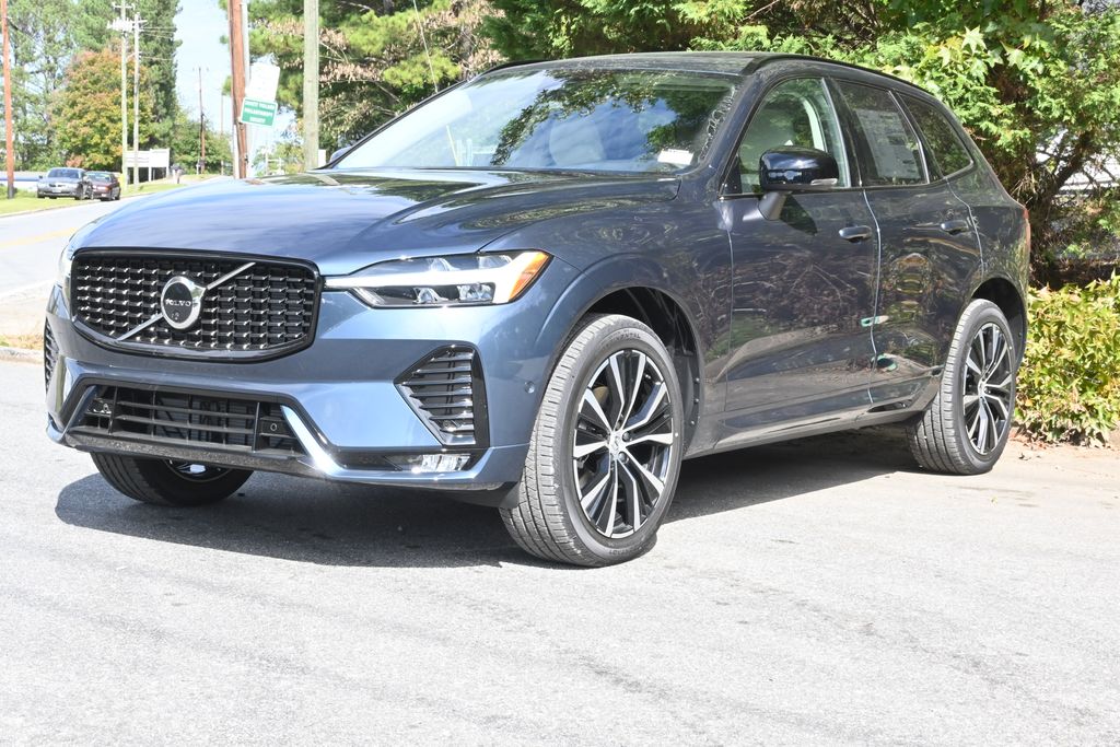 2025 Volvo XC60 B5 Plus photo 2