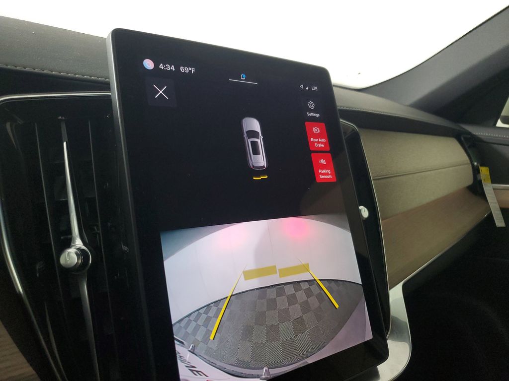 2025 Volvo XC90 Core - Photo 31