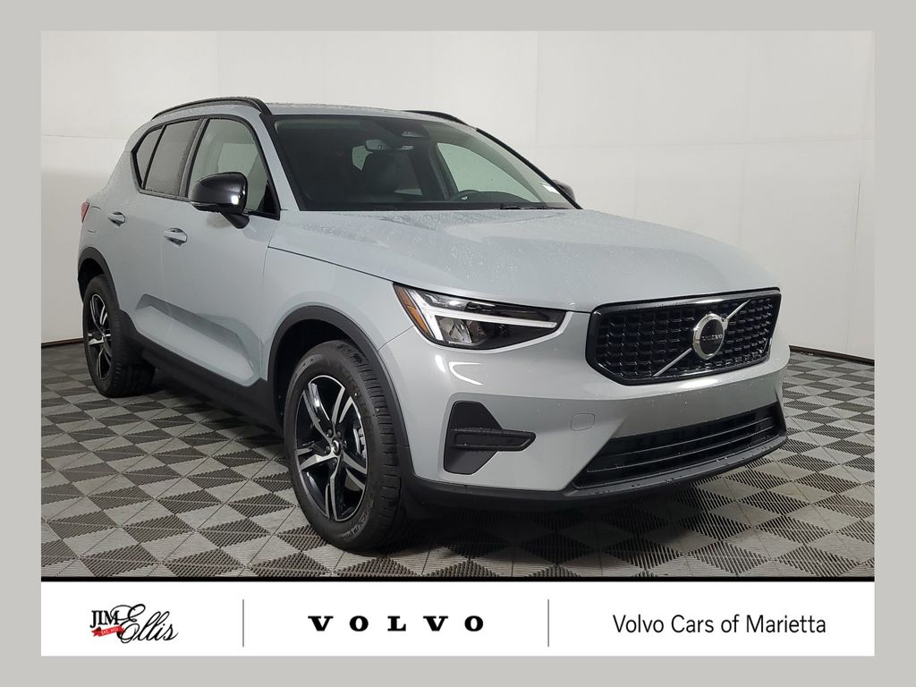 2026 Volvo XC40 B5 Core Dark AWD's photo